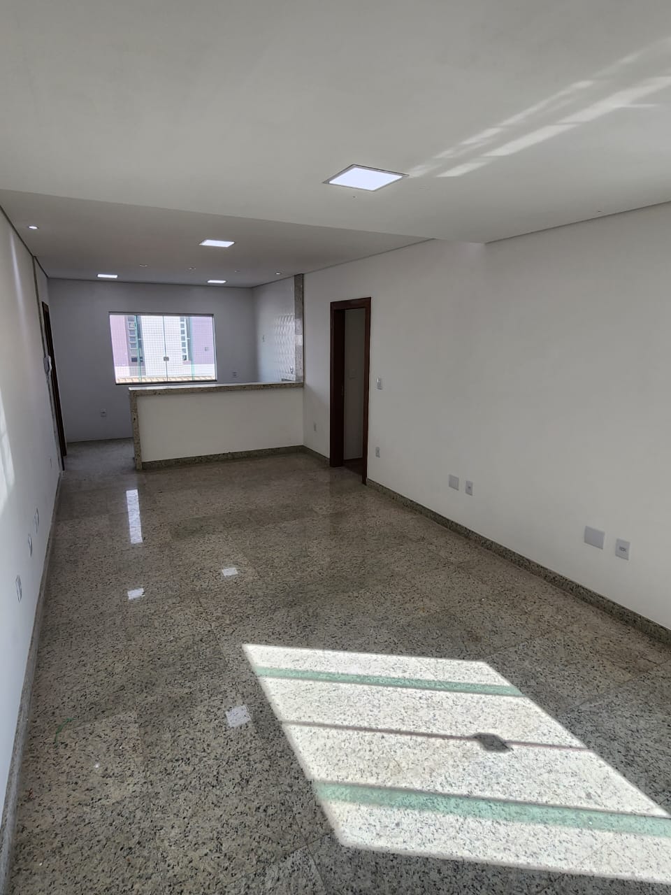 VENDO LINDO APARTAMENTO-JARDIM CAMBUÍ